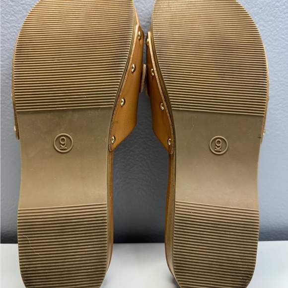 Women's Tan Slide Sandals universal tread size 9 - Picture 5 of 7
